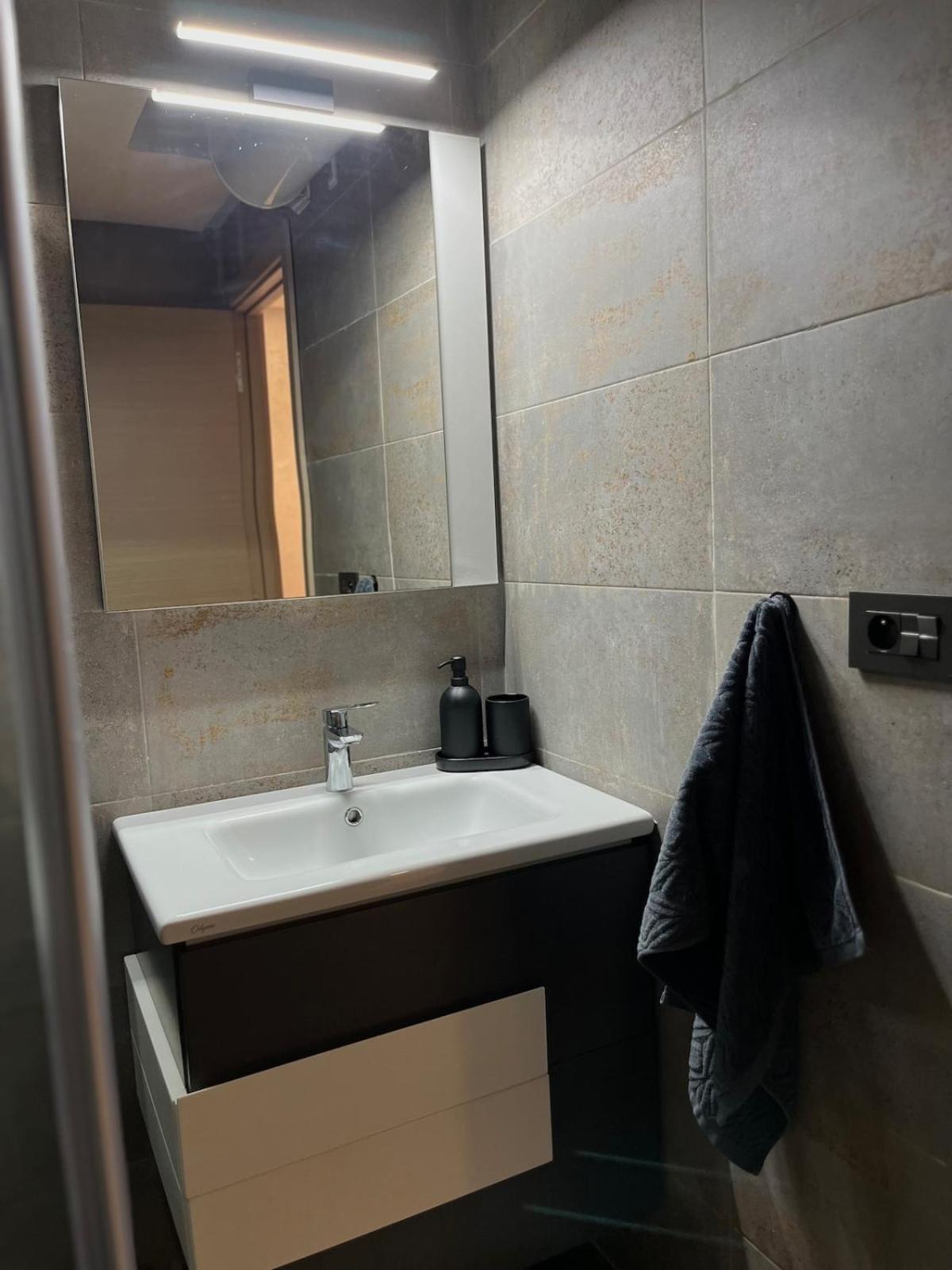 Prime Location Unmatched Comfort Apartment *